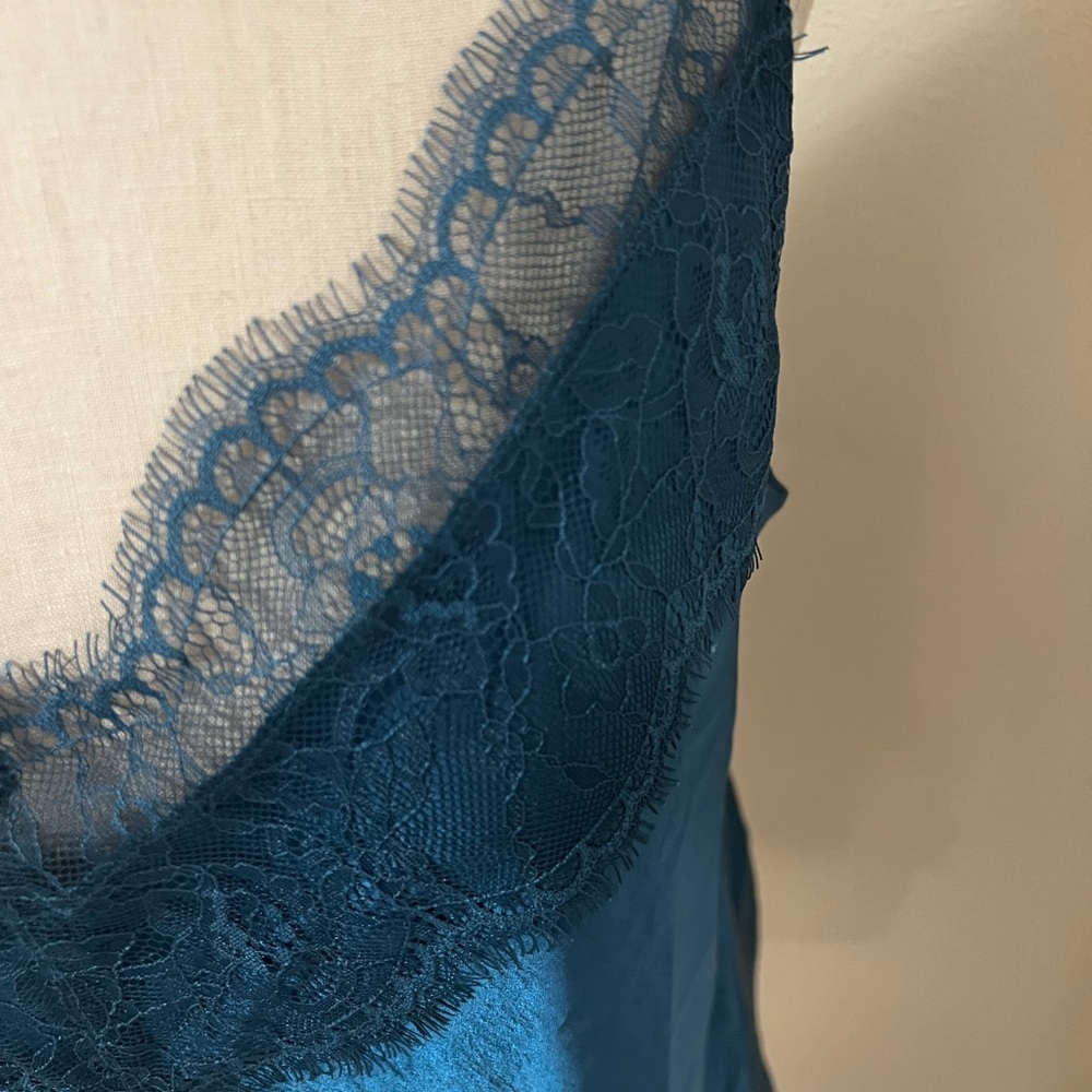 Gorgeous satin and lace cami - Picture 2 of 8